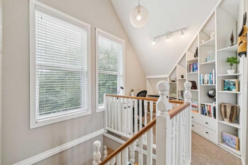 2027 4 Avenue Nw, Calgary, AB - Indoor Photo Showing Other Room