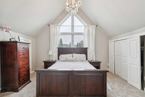 2027 4 Avenue Nw, Calgary, AB - Indoor Photo Showing Bedroom