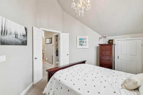 2027 4 Avenue Nw, Calgary, AB - Indoor Photo Showing Bedroom