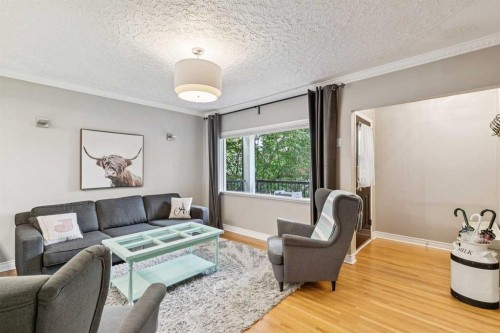 2027 4 Avenue Nw, Calgary, AB - Indoor Photo Showing Living Room