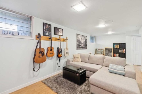 2027 4 Avenue Nw, Calgary, AB - Indoor Photo Showing Living Room