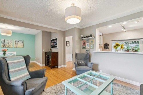 2027 4 Avenue Nw, Calgary, AB - Indoor Photo Showing Living Room