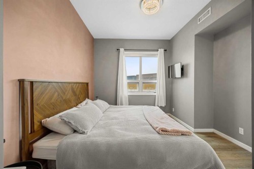 206-210 15 Avenue Se, Calgary, AB - Indoor Photo Showing Bedroom