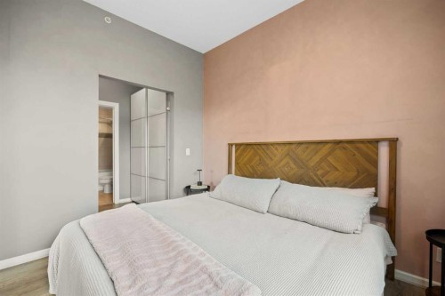 206-210 15 Avenue Se, Calgary, AB - Indoor Photo Showing Bedroom