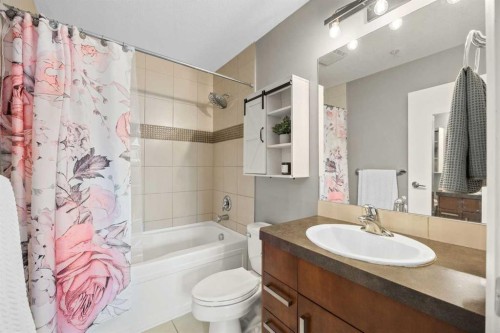206-210 15 Avenue Se, Calgary, AB - Indoor Photo Showing Bathroom