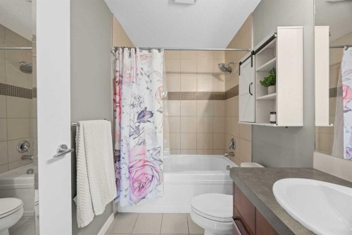 206-210 15 Avenue Se, Calgary, AB - Indoor Photo Showing Bathroom