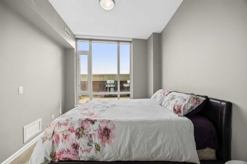 206-210 15 Avenue Se, Calgary, AB - Indoor Photo Showing Bedroom