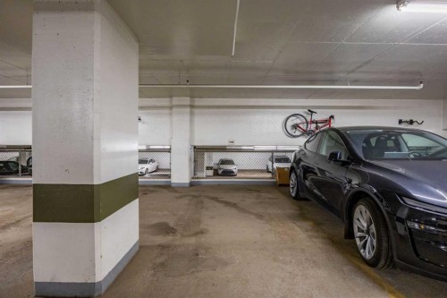 206-210 15 Avenue Se, Calgary, AB - Indoor Photo Showing Garage