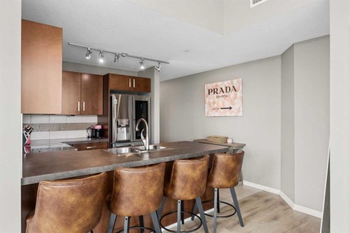 206-210 15 Avenue Se, Calgary, AB - Indoor Photo Showing Kitchen With Double Sink