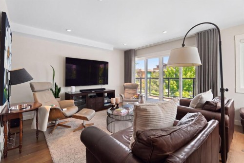 2201 Bowness Road Nw, Calgary, AB - Indoor Photo Showing Living Room