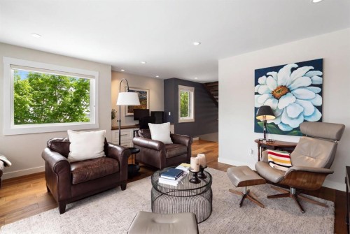 2201 Bowness Road Nw, Calgary, AB - Indoor Photo Showing Living Room