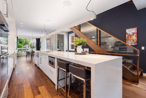 2201 Bowness Road Nw, Calgary, AB - Indoor Photo Showing Kitchen With Upgraded Kitchen