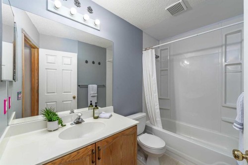 681 Harvest Hills Drive Ne, Calgary, AB 