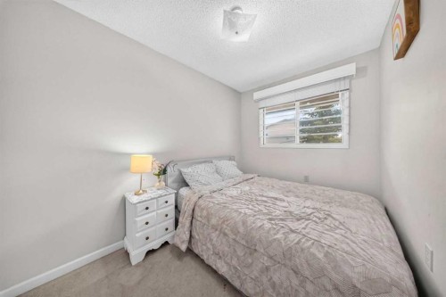 711-200 Brookpark Drive Sw, Calgary, AB - Indoor Photo Showing Bedroom