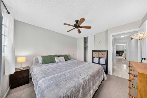 711-200 Brookpark Drive Sw, Calgary, AB - Indoor Photo Showing Bedroom