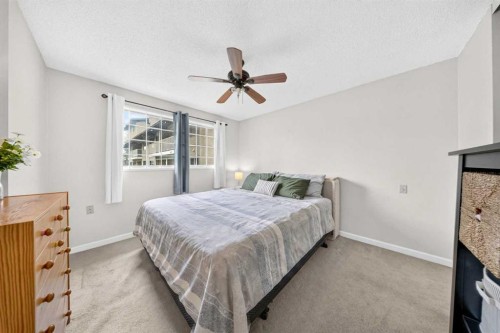 711-200 Brookpark Drive Sw, Calgary, AB - Indoor Photo Showing Bedroom