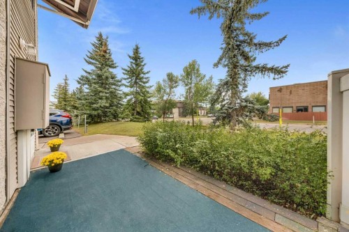 711-200 Brookpark Drive Sw, Calgary, AB - Outdoor