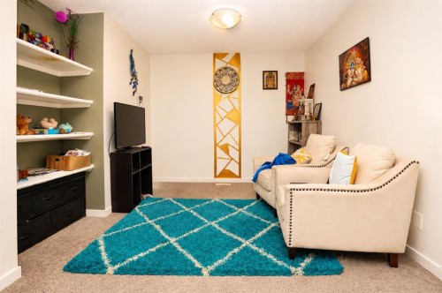 146 Skyview Point Crescent Ne, Calgary, AB - Indoor Photo Showing Bedroom