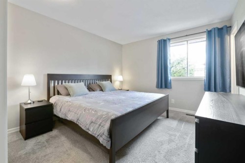 135 Manora Hill Ne, Calgary, AB - Indoor Photo Showing Bedroom