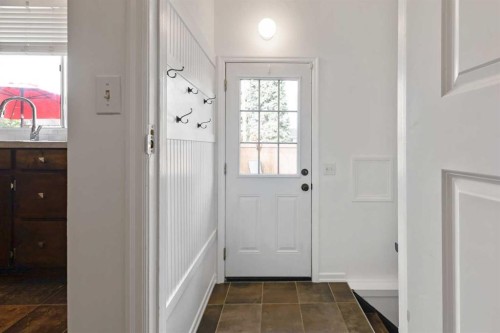 135 Manora Hill Ne, Calgary, AB - Indoor Photo Showing Other Room