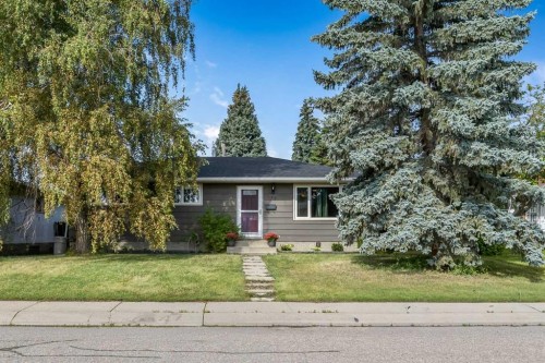 135 Manora Hill Ne, Calgary, AB - Outdoor