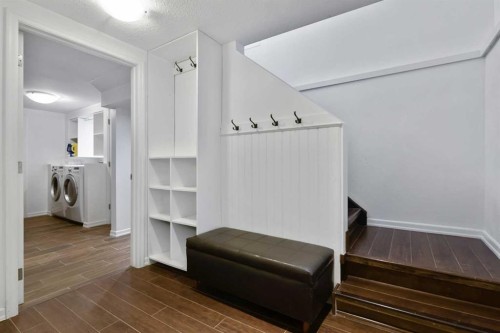 135 Manora Hill Ne, Calgary, AB - Indoor