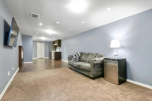 135 Manora Hill Ne, Calgary, AB - Indoor