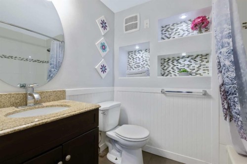 135 Manora Hill Ne, Calgary, AB - Indoor Photo Showing Bathroom