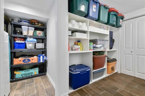 135 Manora Hill Ne, Calgary, AB - Indoor