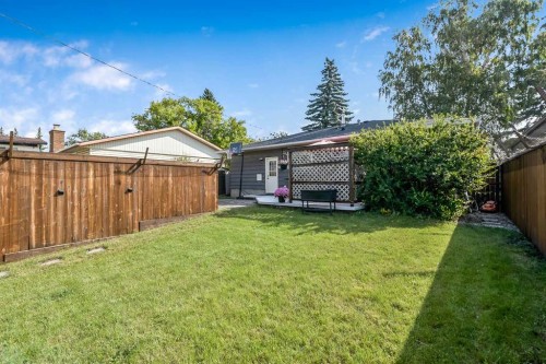 135 Manora Hill Ne, Calgary, AB - Outdoor