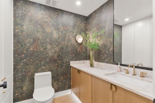 692 West Chestermere Drive, Chestermere, AB - Indoor Photo Showing Bathroom