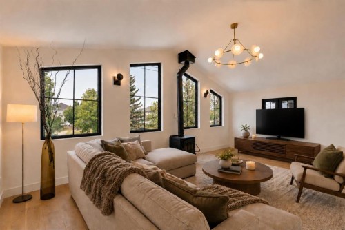692 West Chestermere Drive, Chestermere, AB - Indoor Photo Showing Living Room
