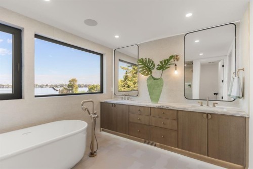 692 West Chestermere Drive, Chestermere, AB - Indoor Photo Showing Bathroom
