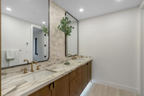 692 West Chestermere Drive, Chestermere, AB - Indoor Photo Showing Bathroom