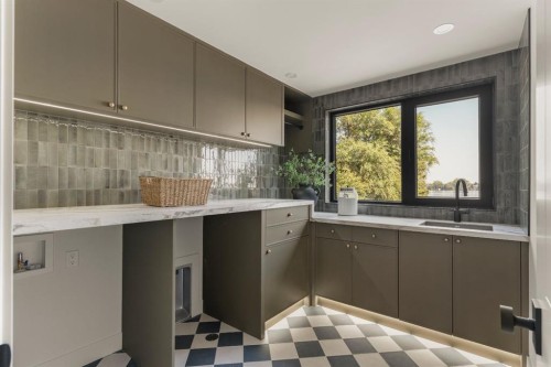 692 West Chestermere Drive, Chestermere, AB - Indoor Photo Showing Kitchen