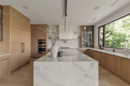 692 West Chestermere Drive, Chestermere, AB - Indoor Photo Showing Kitchen
