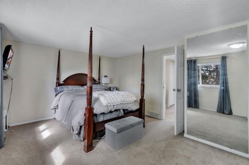 174 Woodmont Terrace Sw, Calgary, AB - Indoor Photo Showing Bedroom