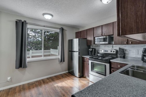 174 Woodmont Terrace Sw, Calgary, AB - Indoor Photo Showing Kitchen With Double Sink