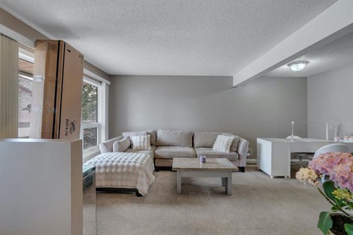 174 Woodmont Terrace Sw, Calgary, AB - Indoor Photo Showing Other Room