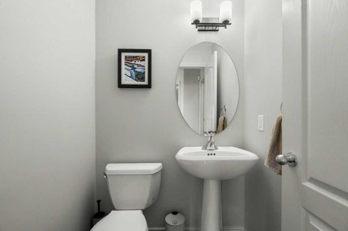 19 Citadel Ridge Close Nw, Calgary, AB - Indoor Photo Showing Bathroom