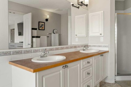 19 Citadel Ridge Close Nw, Calgary, AB - Indoor Photo Showing Bathroom