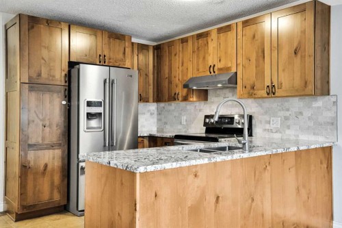 7152 Sierra Morena Boulevard Sw, Calgary, AB - Indoor Photo Showing Kitchen With Stainless Steel Kitchen With Upgraded Kitchen