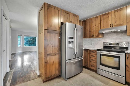 7152 Sierra Morena Boulevard Sw, Calgary, AB - Indoor Photo Showing Kitchen With Stainless Steel Kitchen