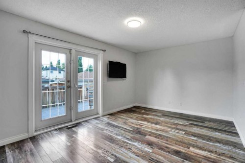 7152 Sierra Morena Boulevard Sw, Calgary, AB - Indoor Photo Showing Other Room