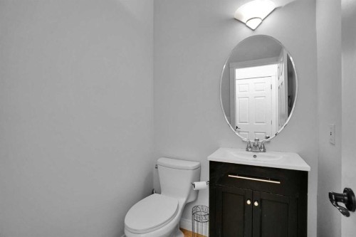 7152 Sierra Morena Boulevard Sw, Calgary, AB - Indoor Photo Showing Bathroom