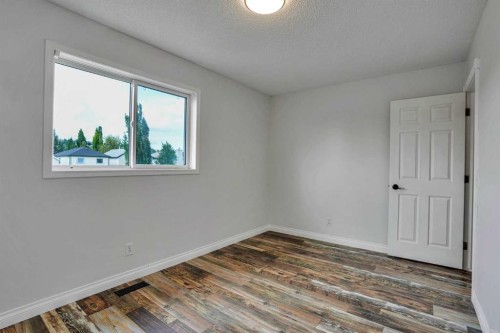 7152 Sierra Morena Boulevard Sw, Calgary, AB - Indoor Photo Showing Other Room