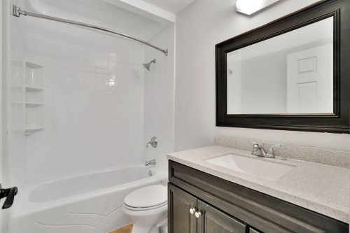 7152 Sierra Morena Boulevard Sw, Calgary, AB - Indoor Photo Showing Bathroom