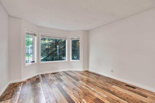 7152 Sierra Morena Boulevard Sw, Calgary, AB - Indoor Photo Showing Other Room