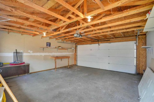 7152 Sierra Morena Boulevard Sw, Calgary, AB - Indoor Photo Showing Garage