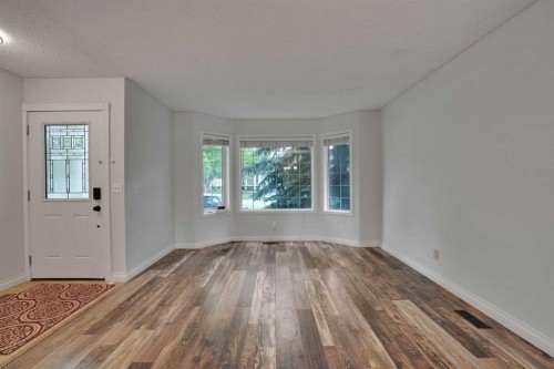 7152 Sierra Morena Boulevard Sw, Calgary, AB - Indoor Photo Showing Other Room